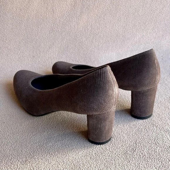 Stuart Weitzman Microdot Pin Dot Pumps - Picture 4 of 5